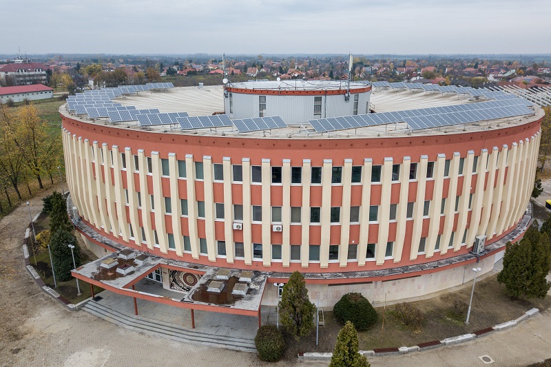 Egymilliárd forintból újult meg a békéscsabai sportcsarnok