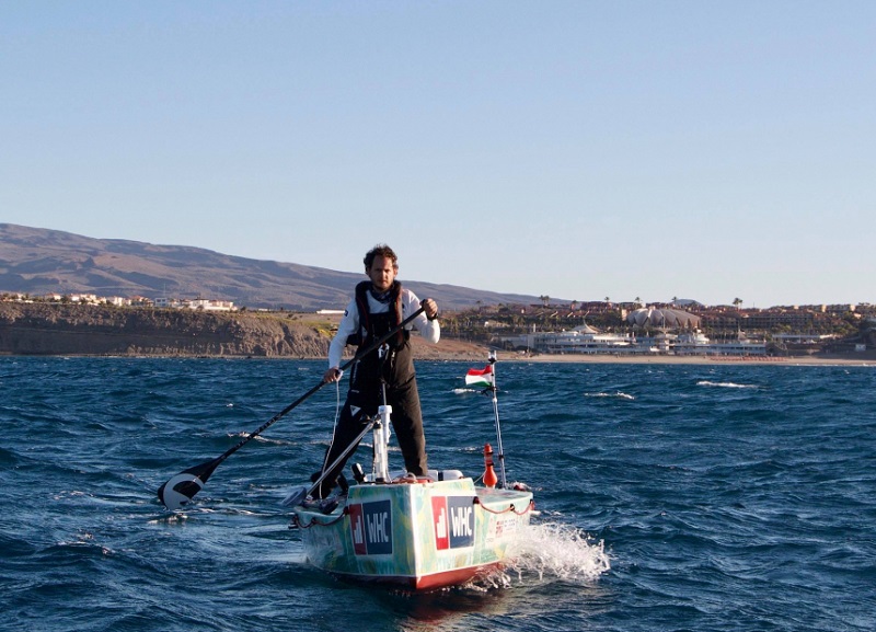 Állva evezné át az óceánt