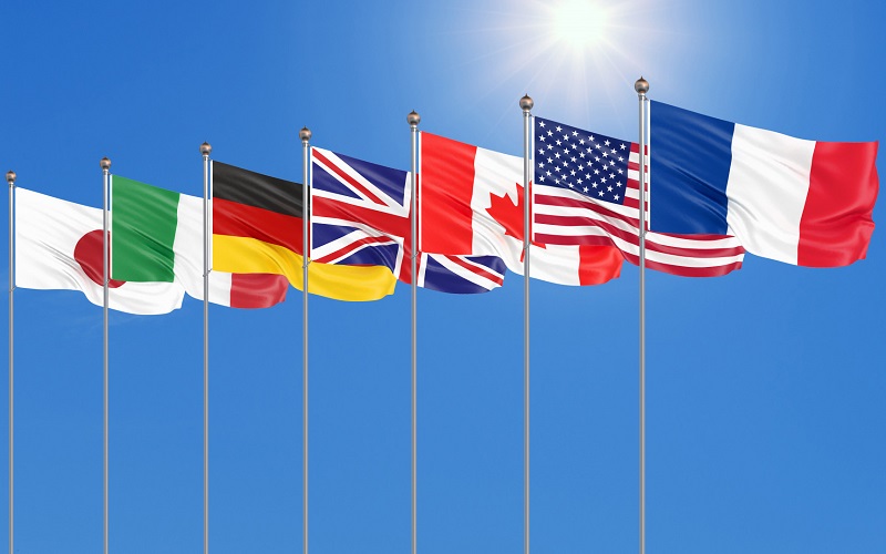 Hetek: el az orosz kezeket a Krímtől