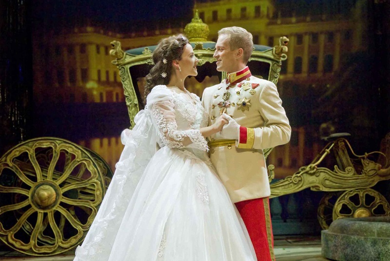 Jön a Sissi-operett!