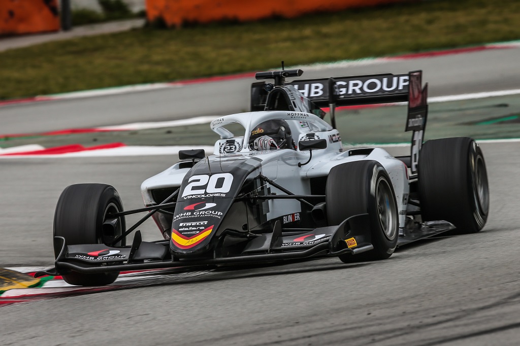 F3: Barcelonában debütál Tóth László