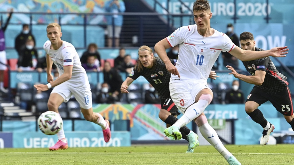 Foci Eb: Schick a hátán viszi a cseheket