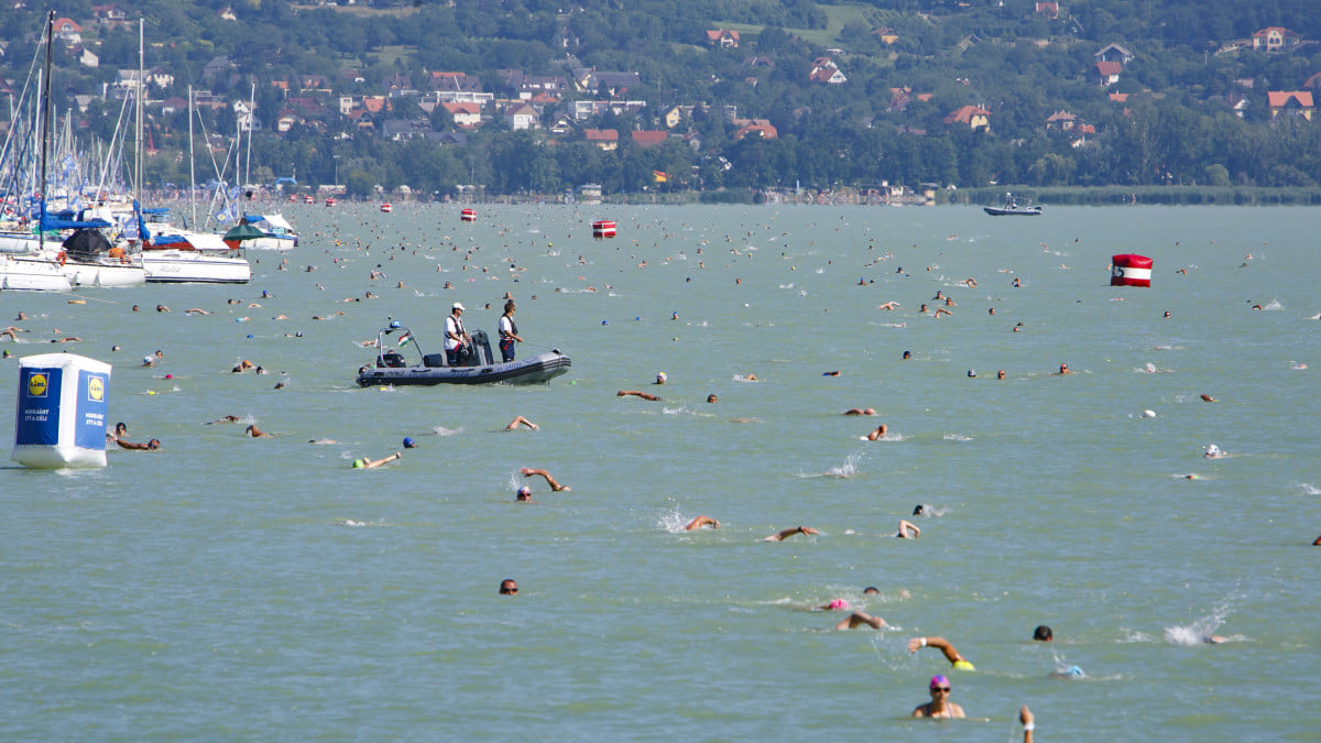 Szombaton rendezik a Balaton-átúszást