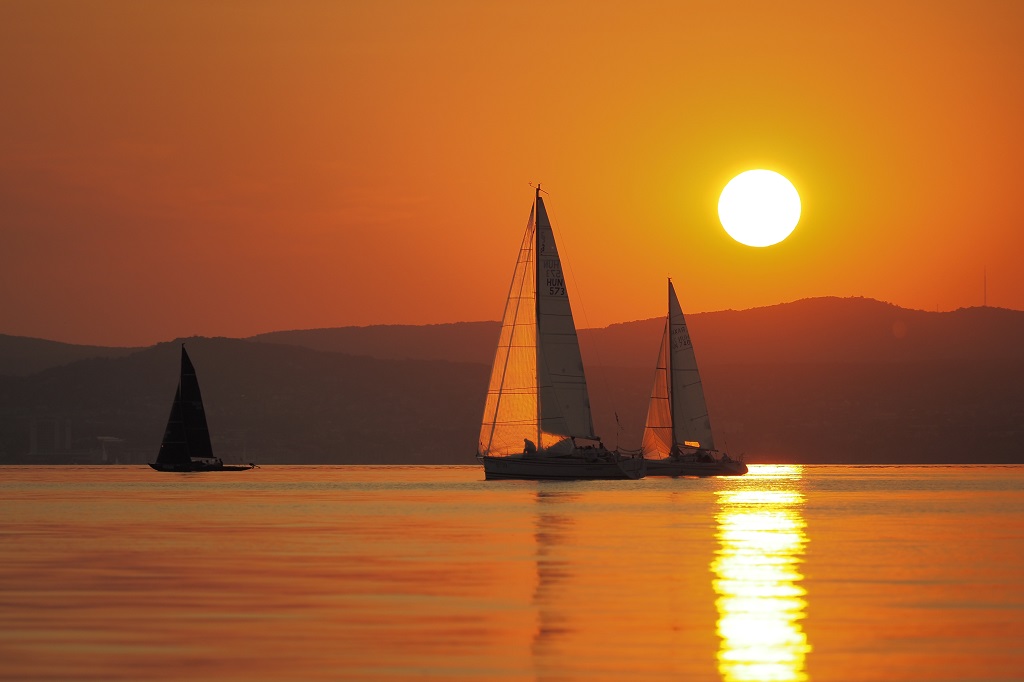 Percenként változó kiállítás a Balatonnál