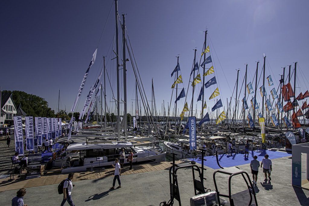 Vízre tett kiállítás...