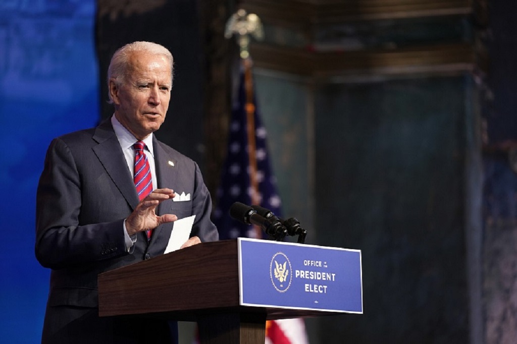 Egy évvel a megválasztását követően egyre csökken Joe Biden népszerűsége