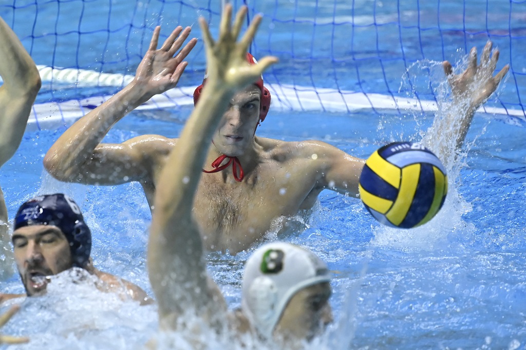 Amíg a focistáknak nem megy, addig a Fradi pólósai végre nyertek a vízilabda BL-ben