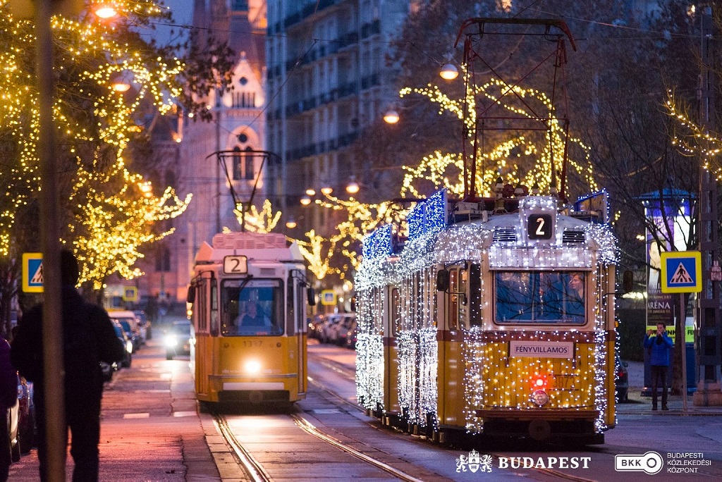 Ismét jár a Fényvillamos!