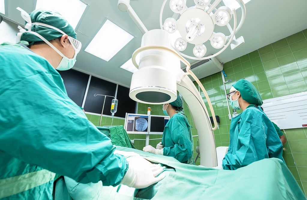 Egyedülálló kettős műtét Szegeden!