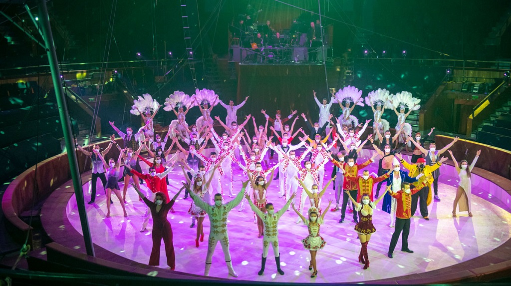 Holnaptól cirkusz az egész világ!