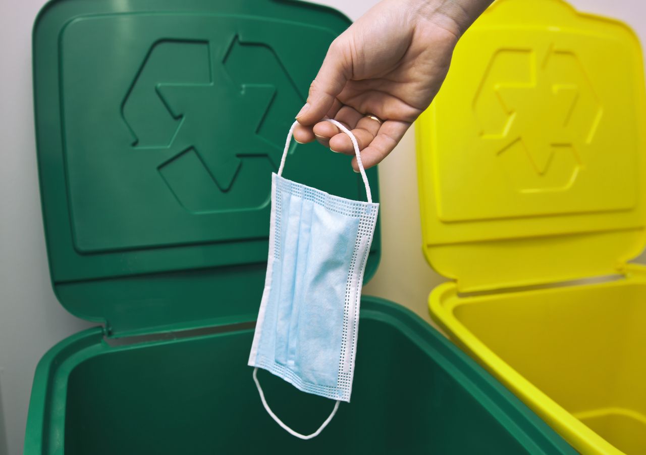 Vége a maszkviselésnek és a védettségi igazolványnak