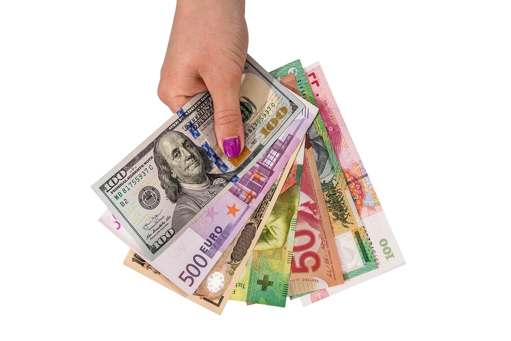 Máris 410 forint felett mindhárom fő deviza