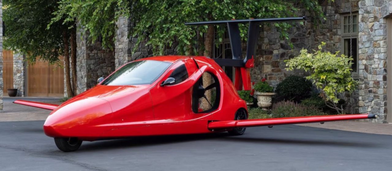 A hibrid repülő autó felszállásra készen áll