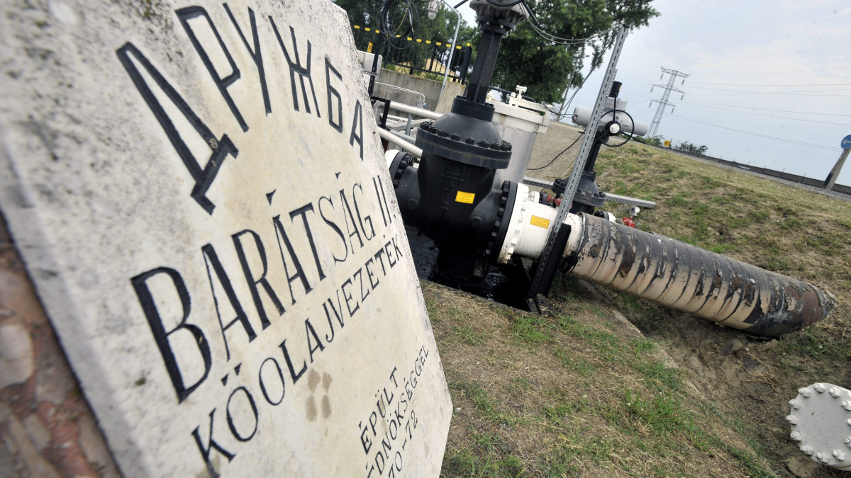 Mol: csütörtökön Magyarországra is megérkezik a kőolaj