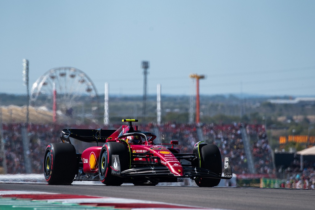 F1: Sainz rajtolhat az élről Austinban, gyászol a Red Bull