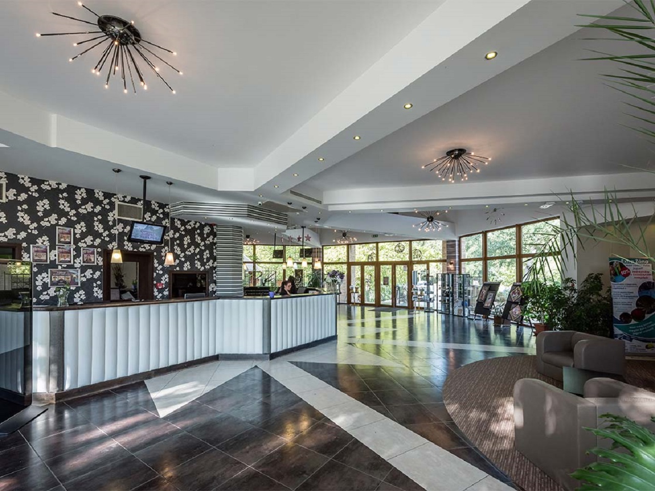 Rezsiválság, mi a rosszabb, nyitva maradni a magas költségek ellenére, vagy elveszteni az összes alkalmazottat a bezárást követően