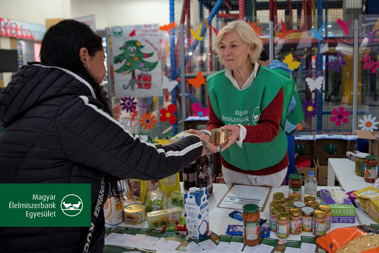 Jónak lenni tényleg jó - 48 ezer rászoruló emberen segít az Élelmiszerbank