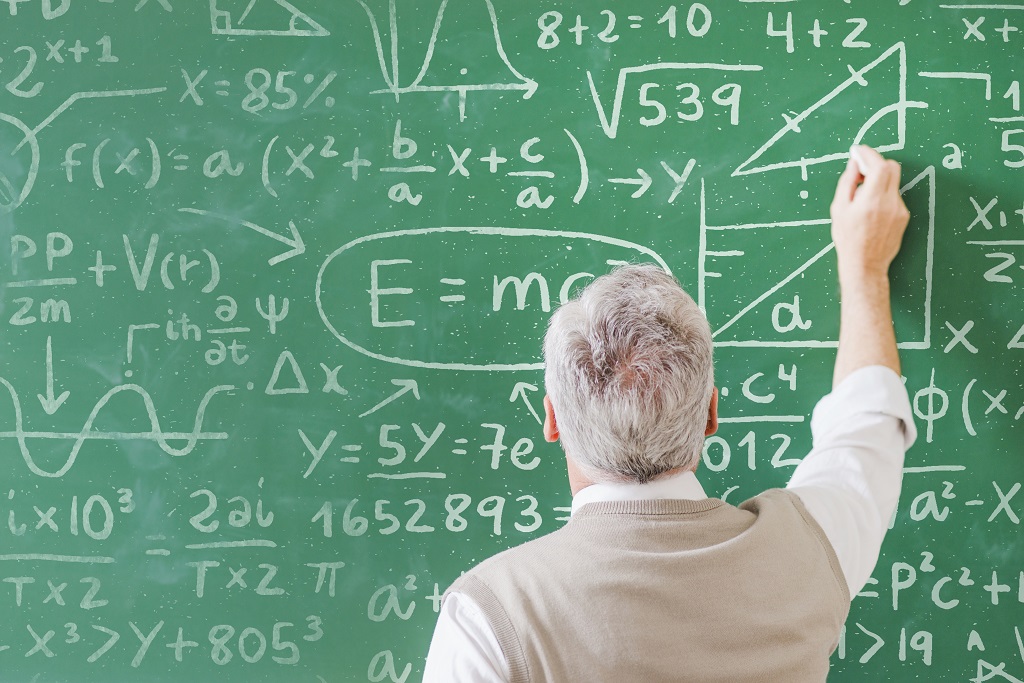 Vége a pedagógusok ingyenmunkájának! Jogerősen megnyerte a túlóráért vívott pert a PDSZ