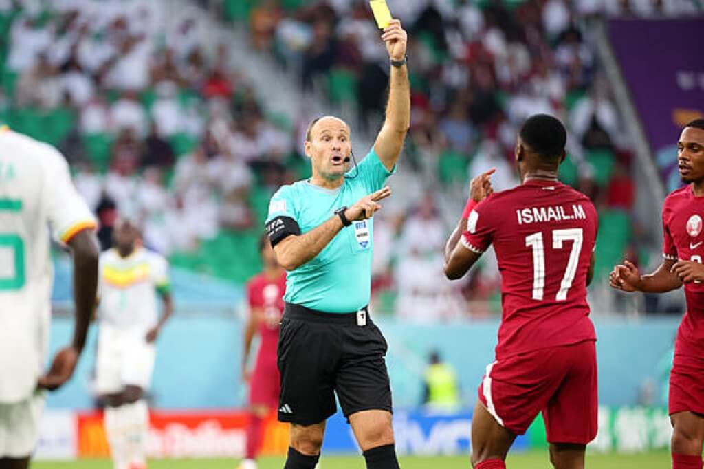 Visszavonul a katari világbajnokság botránybírója