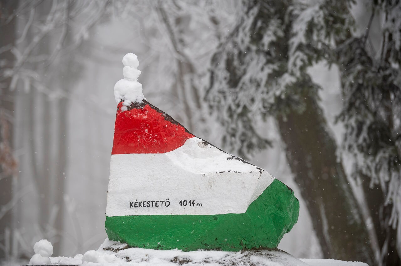 Kitették a megtelt táblát Kékestetőre!