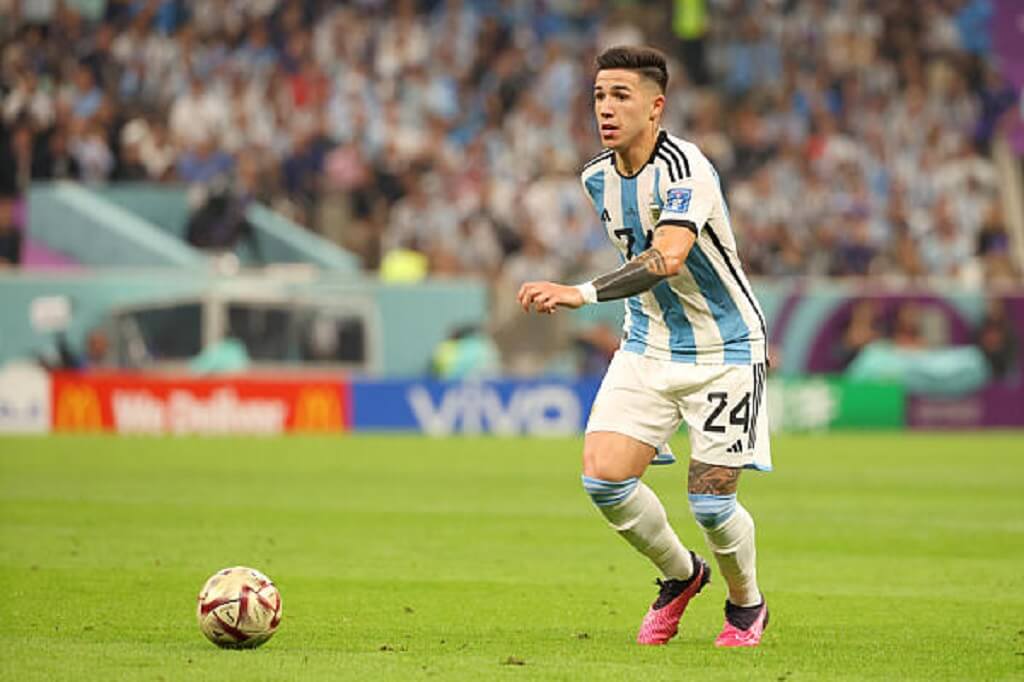 Majdnem 106 millió font a tét! A katari-vb felfedezettjéért, Enzo Fernandezért rekordösszeget fizetne a Chelsea