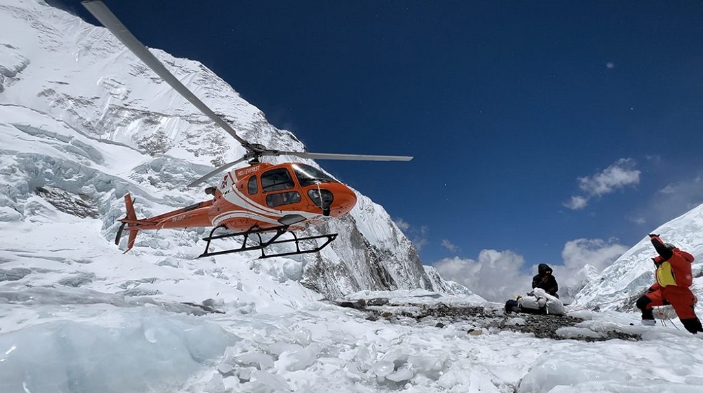 Felháborító! Legalább 50 hegymászó nézte végig a serpa haldoklását de egyikük sem segített rajta