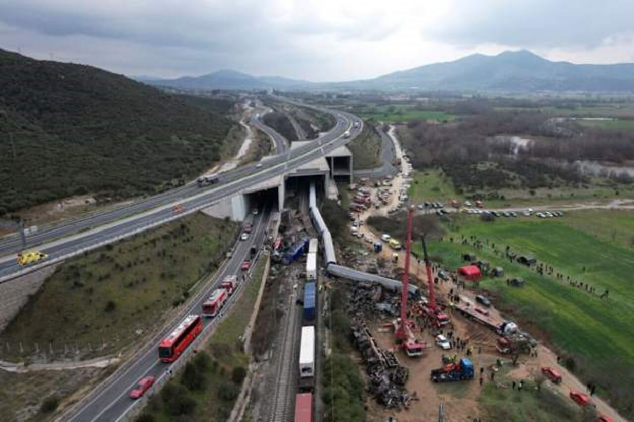 Görög vasúti tragédia: már 38-ra emelkedett az elhunytak száma, a katasztrófa miatt lemondott a közlekedési miniszter