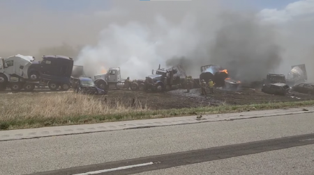  Újabb tragédia a porviharban! Majdnem száz jármű ütközött össze, hatan meghaltak