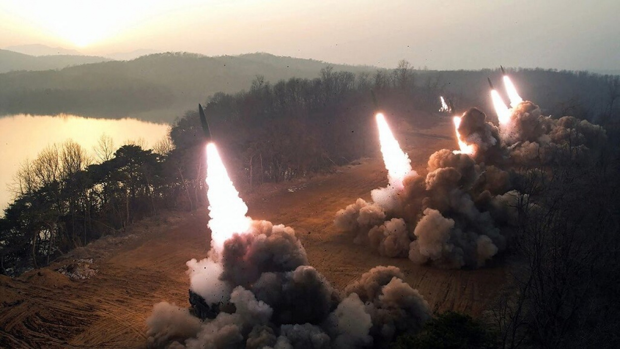 Már csak ez hiányzik a világnak! Felmerült a közös orosz – észak-koreai hadgyakorlat…