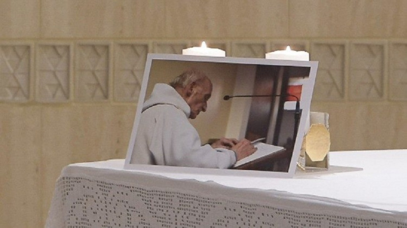Papgyilkoságban részt vett terroristák pere kezdődött Párizsban