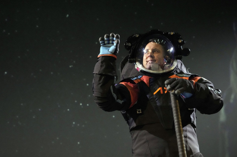 A Holdra szálló űrhajós még nincs kiválasztva, de a ruháját már bemutatta a NASA