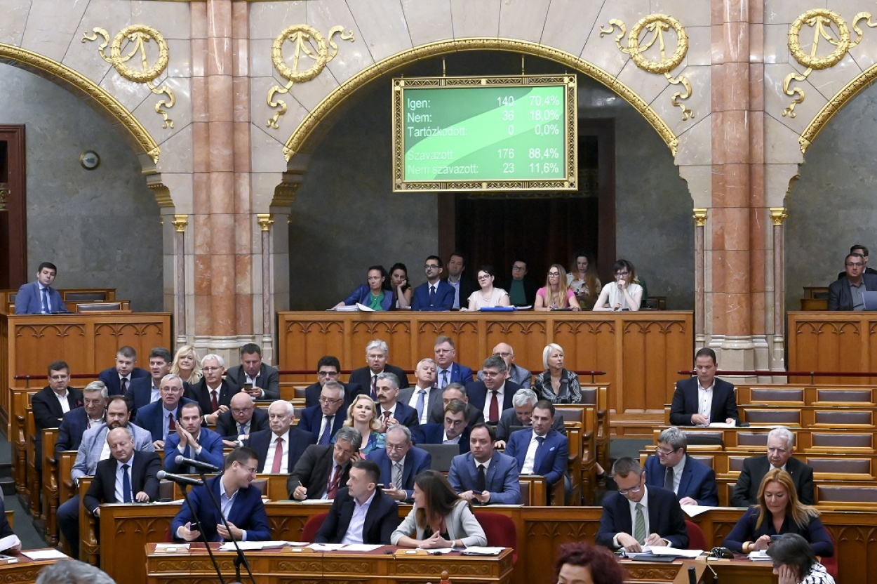 Jön a vármegye és a főispán, változik a képviselők vagyonnyilatkozata