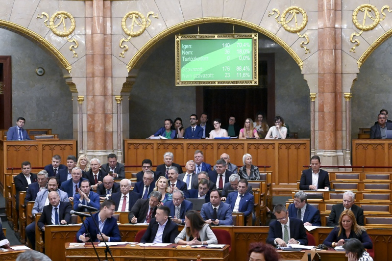Jön a vármegye és a főispán, változik a képviselők vagyonnyilatkozata