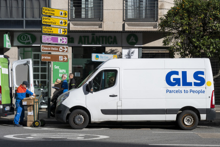  GLS és DPD együttműködés: több ezer új csomagátvételi pont Magyarországon