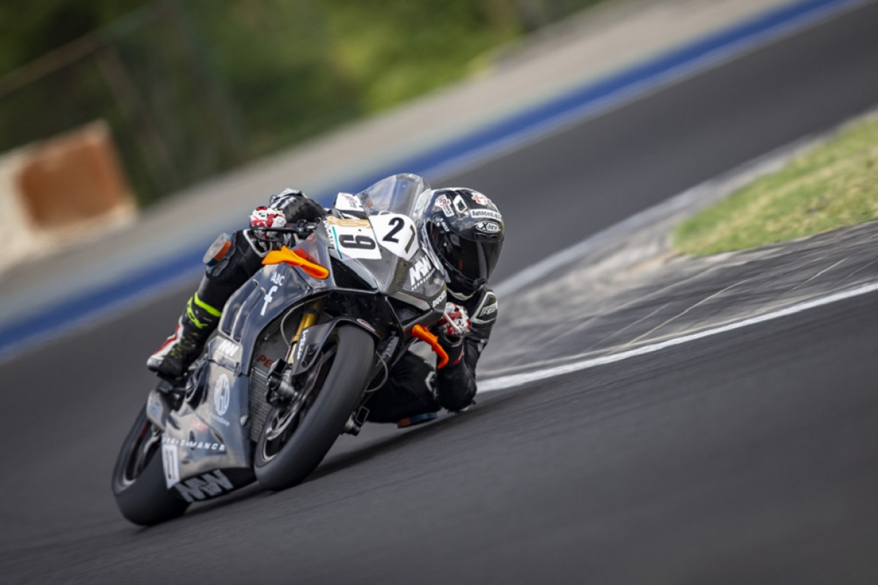 Megdőlt a motoros magyar körrekord a Hungaroringen! Kovács Bálint áttörte az 1.50-es álomhatárt!