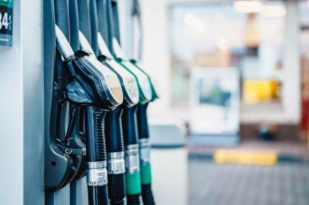  Több mint 600 forint a benzin ára a kutakon