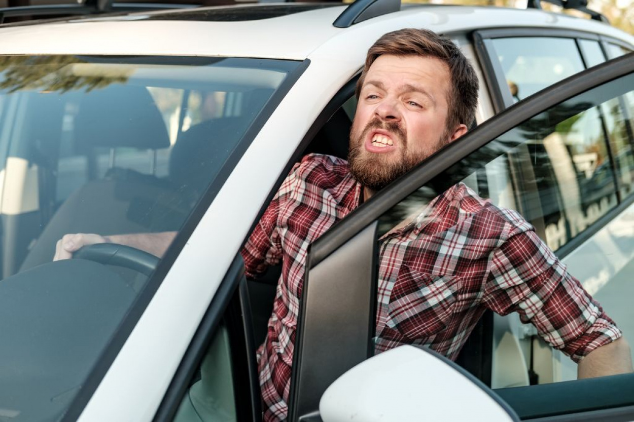 Te milyen sofőr vagy? Egy felmérés szerint az agresszív autóvezetői stílus a férfiakra jellemzőbb