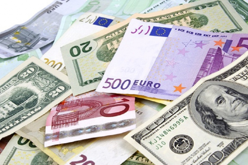 Már ébredéskor csatát vesztett a forint