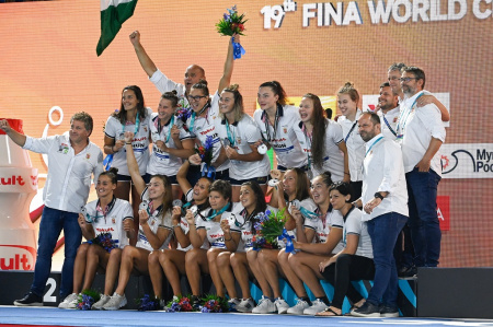  A vizes-vb legszebben csillogó ezüstjét nyerték női pólósaink