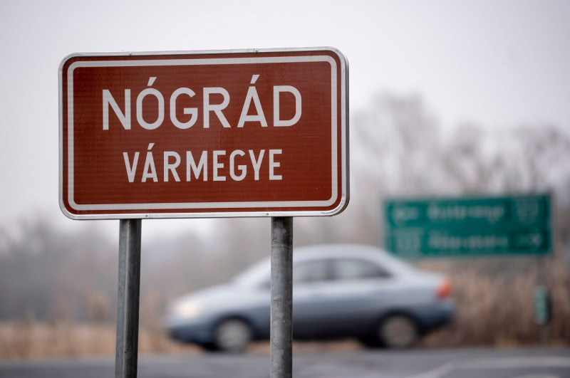Máris lopják a vármegyetáblákat – minimum két évet kockáztat a tolvaj