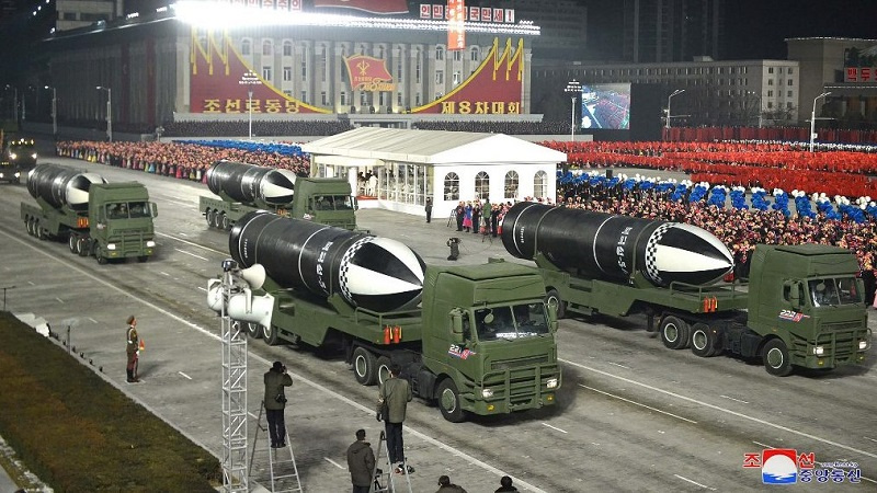 Rakétákkal üzen Észak-Korea
