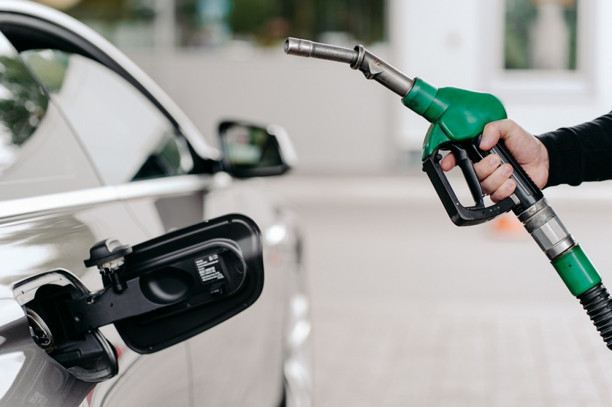 Végre egy jó hír – szerdától jelentősen csökken az üzemanyagok ára!
