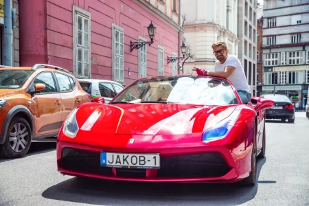  Ezek a magyar elit kedvenc luxusautói – S-Merci és Jákob Zoli Ferrarija a toplistán