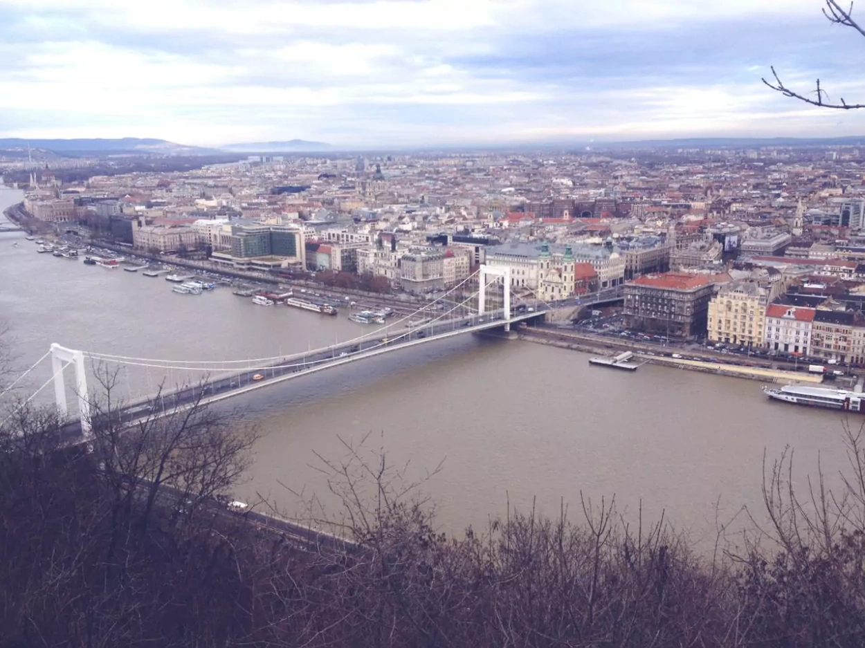 Megkezdődött az árvízi védekezés Budapesten