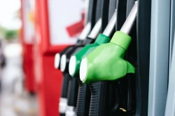 Nyár végére 50 forinttal drágulhat a benzin a GKI előrejelzése szerint