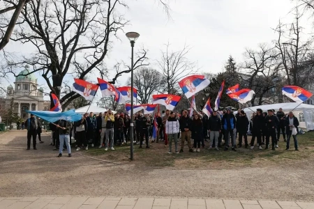  Erőszakba torkollott a szerbiai diáktüntetés a köztévé előtt