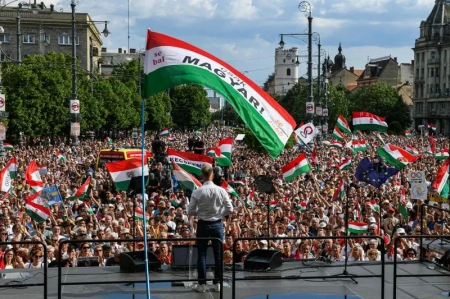  10.000 km-ről is érkeznek Magyar Péter szombati kampányzáró tüntetésére