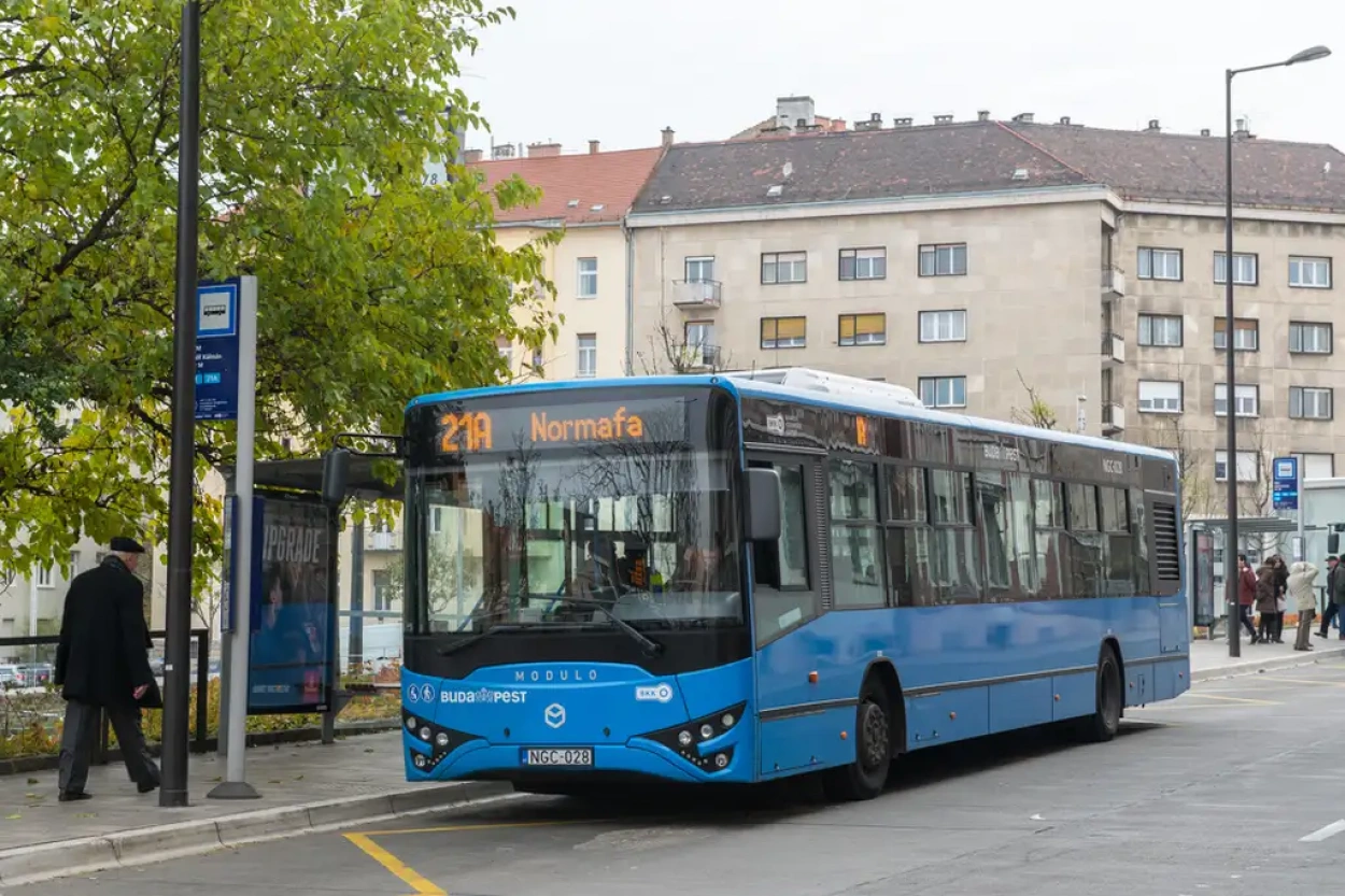 Ötven csuklósbusz érkezik Budapestre