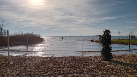  Ismét vízre teszik a Balaton ünnepi karácsonyfáját