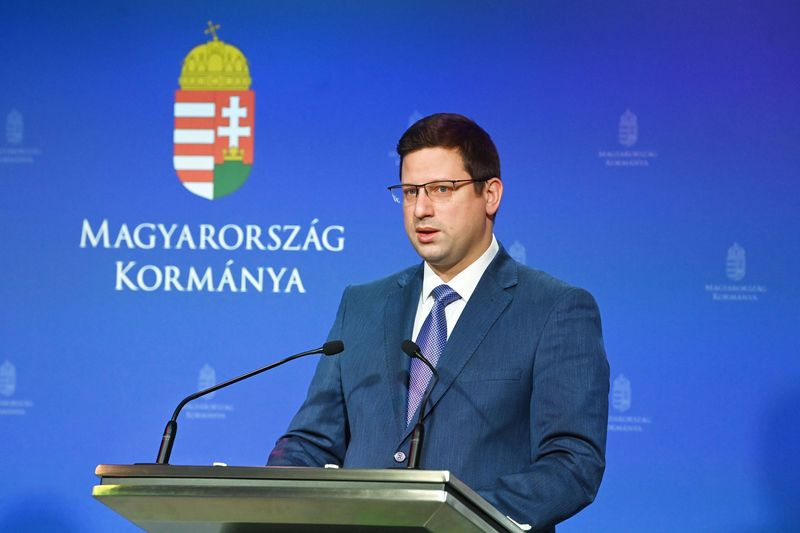 Perrel fenyegeti a kormány az Európai Bizottságot az Erasmus-ügy miatt